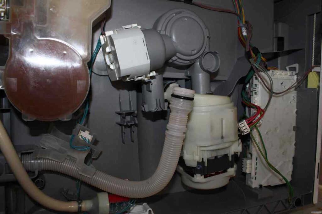 Miele Geschirrspüler Fehler F70 zurücksetzen: Haupttipps
